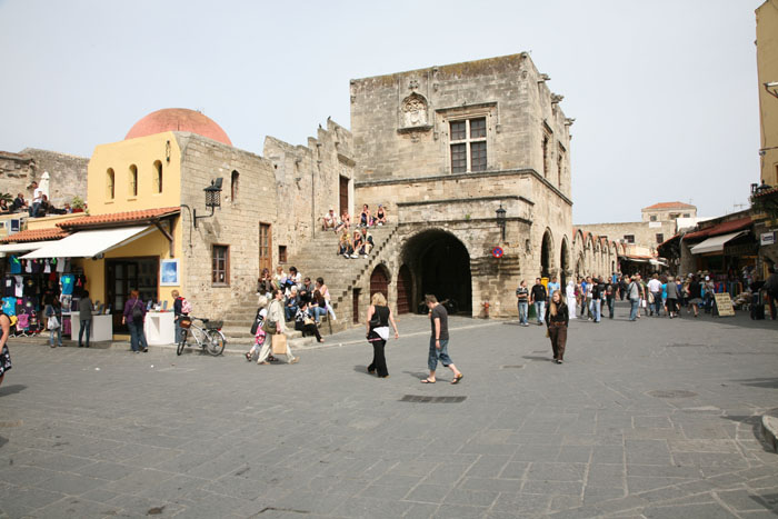 Rhodos, Rhodos-Stadt, Ippokratous Plaza, Treppe - mittelmeer-reise-und-meer.de