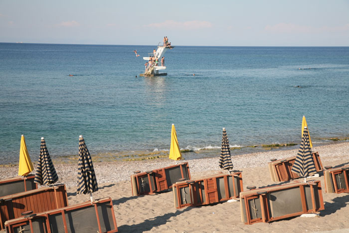 Rhodos, Rhodos-Stadt, Strand Nikolaou, Sprungturm - mittelmeer-reise-und-meer.de