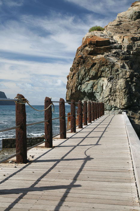 Teneriffa, Roque de las Bodegas, Brücke zum Felsen, Weg zur Spitze - mittelmeer-reise-und-meer.de