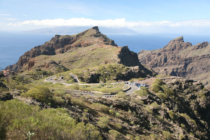 Teneriffa, TF-436, Aussichtspunkt km 20,2, Blick Serpentinen - mittelmeer-reise-und-meer.de