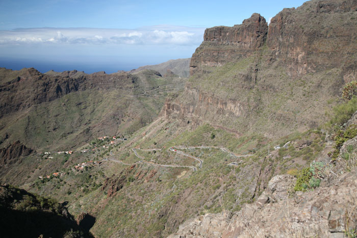 Teneriffa, TF-436, Aussichtspunkt km 20,2, Blick Serpentinen - mittelmeer-reise-und-meer.de