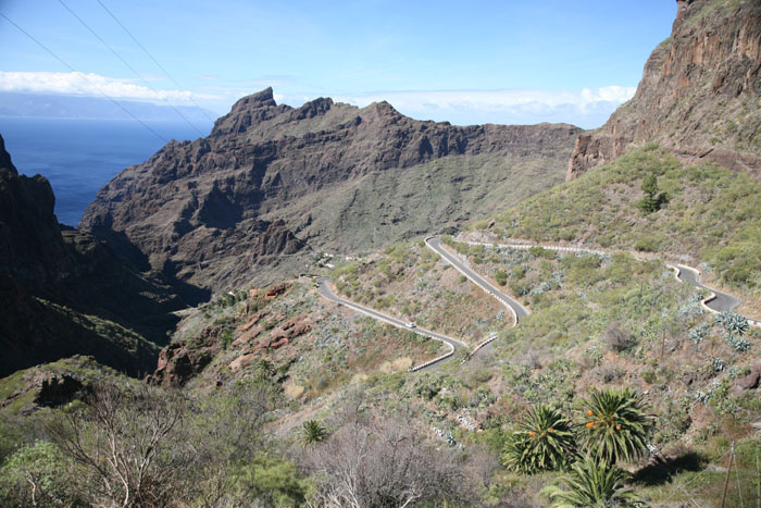 Teneriffa, TF-436, Aussichtspunkt km 20,2, Blick Serpentinen - mittelmeer-reise-und-meer.de