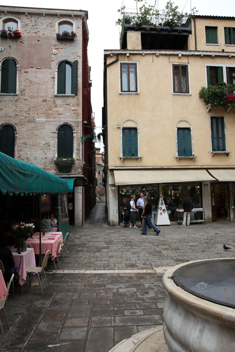 Venedig, Rundgang durch die Altstadt von Venedig, (3) Gondoliero - mittelmeer-reise-und-meer.de