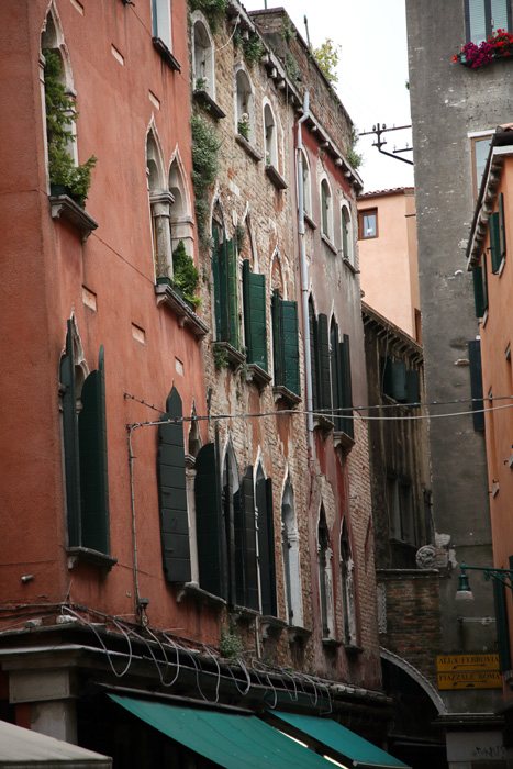 Venedig, Rundgang durch die Altstadt von Venedig, (6) Verfall in der Altstadt - mittelmeer-reise-und-meer.de