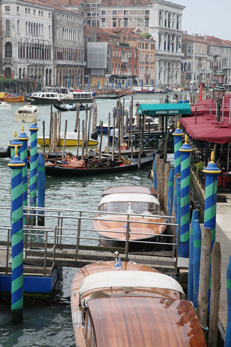 Venedig, Canal Grande, Wassertaxis auf dem Canal Grande - mittelmeer-reise-und-meer.de