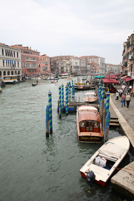 Venedig, Canal Grande, Taxi-Verkehr vor der Riva del Vin - mittelmeer-reise-und-meer.de