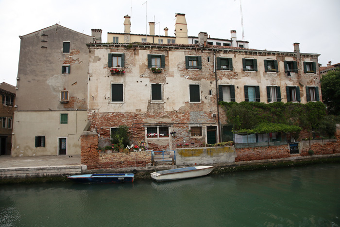 Venedig, Arsenale, Beginn Kanal am Fondamenta de l`Arsenal, Verfall - mittelmeer-reise-und-meer.de