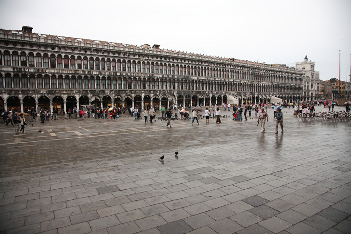 Venedig, Piazza San Marco, Markusplatz, Der Markusplatz bei Regen - mittelmeer-reise-und-meer.de