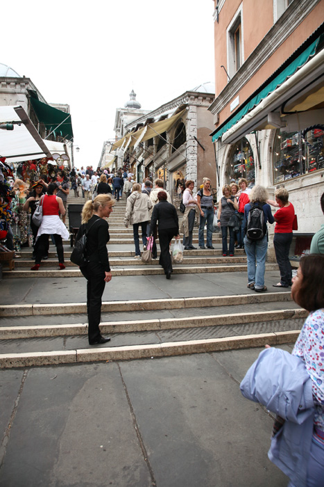 Venedig, Rialtobrücke, Übergang der Rialtobrücke - mittelmeer-reise-und-meer.de