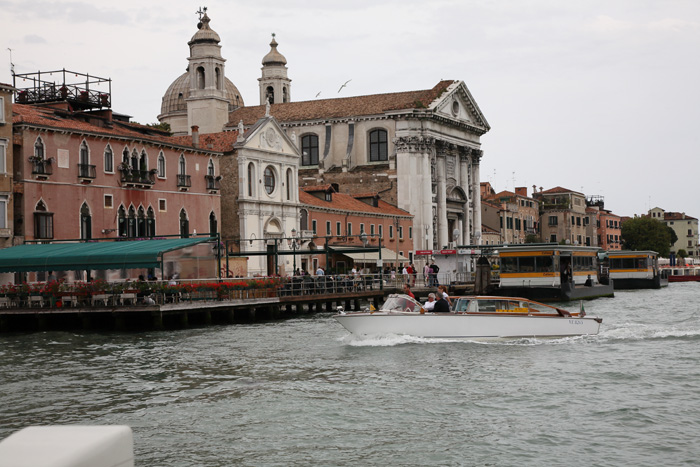 Venedig, Wasserbus-Rundfahrt, Wasserbus-Station Zattere, Zattere ai Gesuiti (12) - mittelmeer-reise-und-meer.de